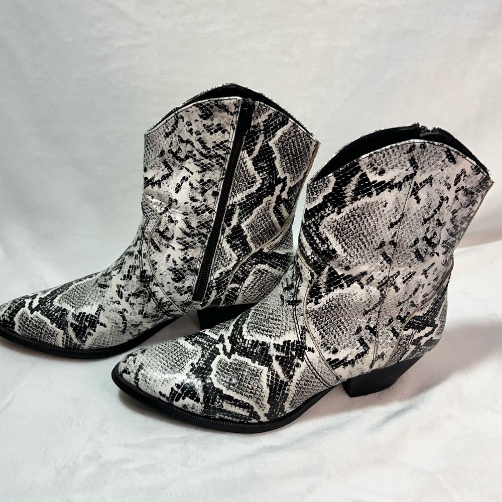 JOL Molly Faux Snakeskin Ankle Boots Women’s Size 7 Black and White - Picture 16 of 16